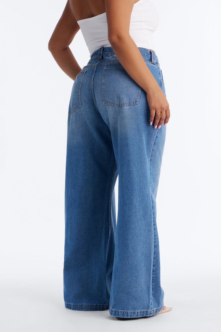 After Hours Low Rise Baggy Jeans - Medium Wash