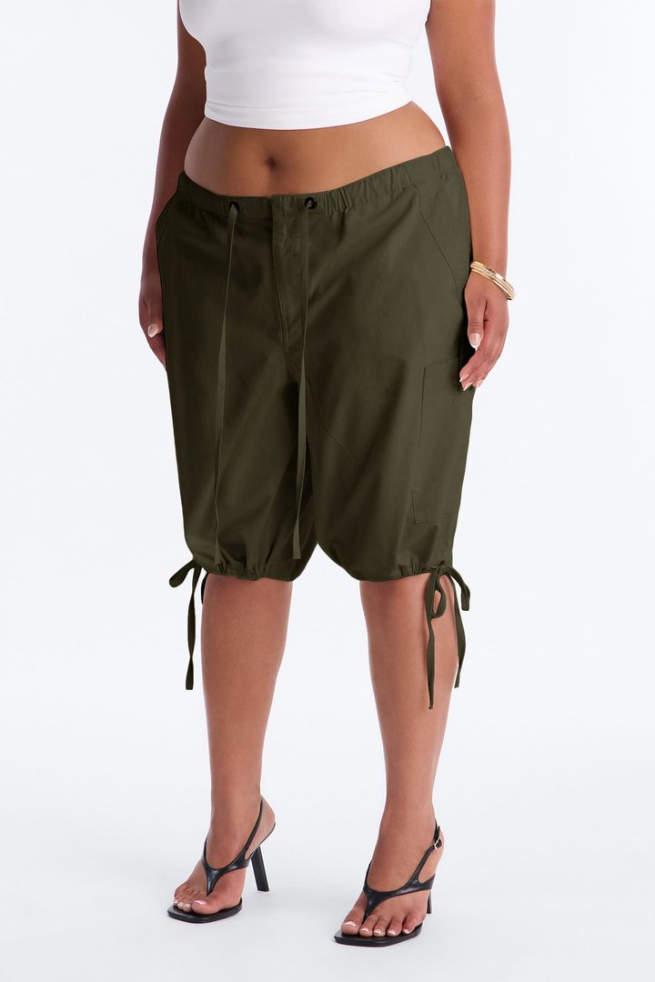 Out Of Town Low Rise Cotton Bermuda Short - Olive