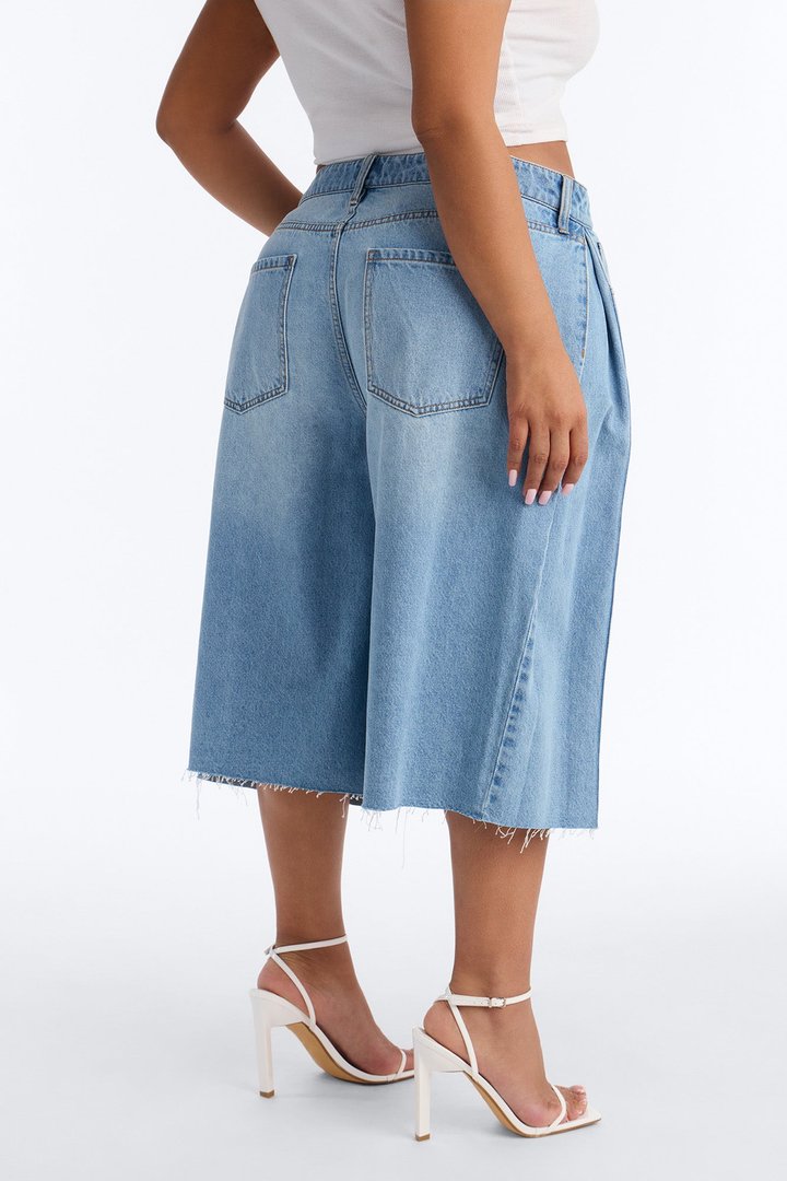 Aleksa Pleated Non Stretch Denim Jorts - Light Wash