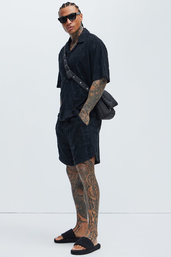 Link Textured Shorts - Black