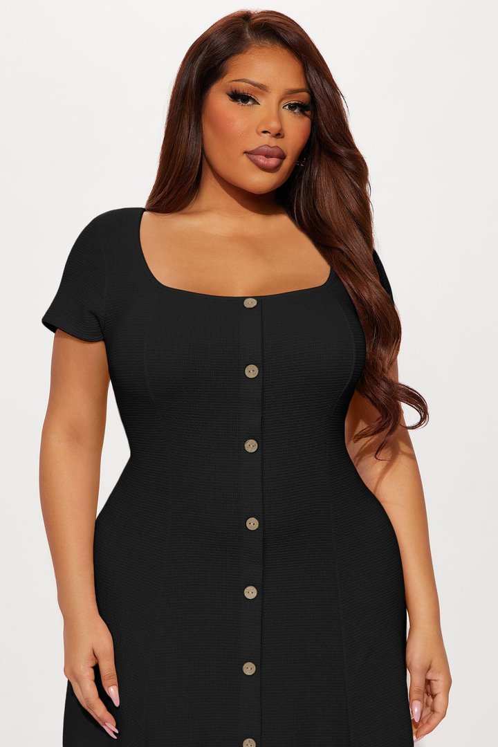 Just A Moment Scoop Neck Midi Dress - Black