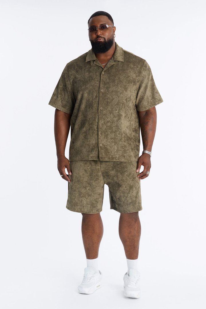 Relaxed Field Of Paisley Short - Olive