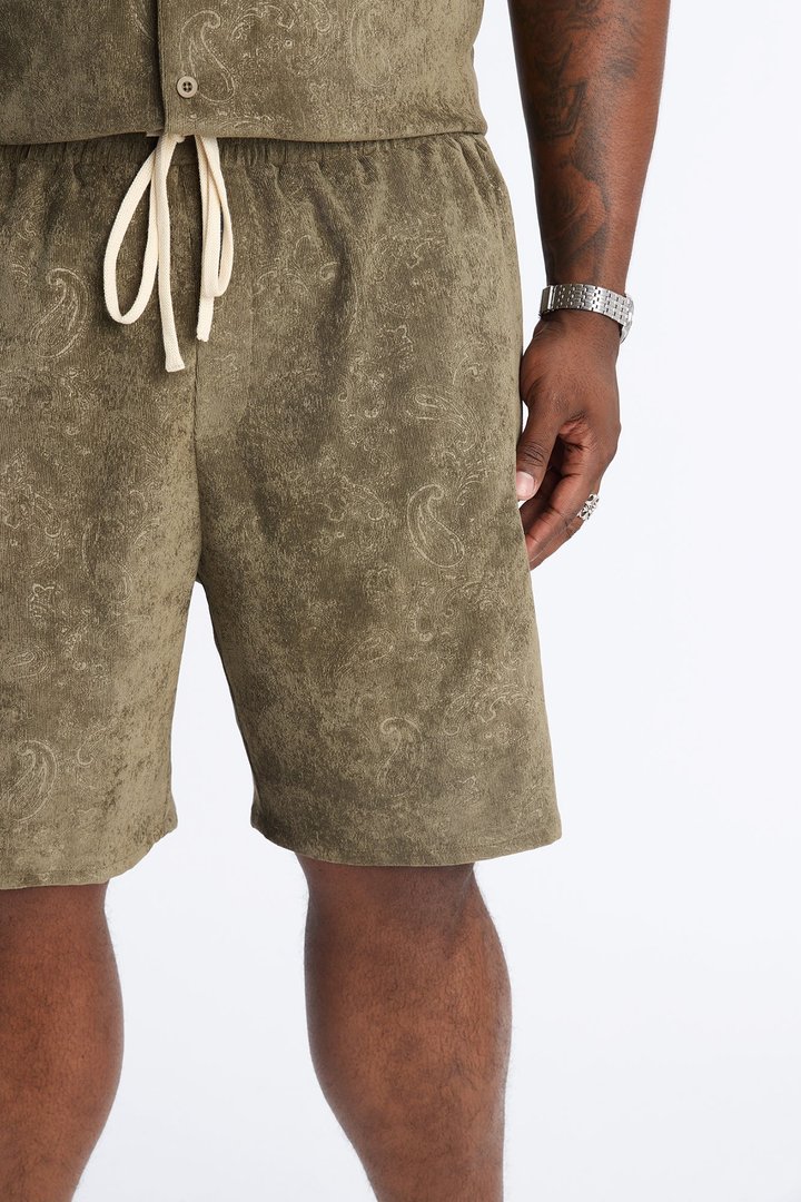 Relaxed Field Of Paisley Short - Olive
