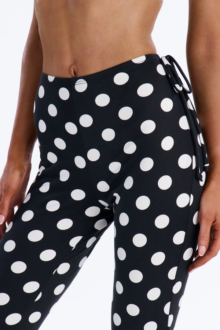 Lucia High Rise Polka Dot Capri Legging 19″ - Black/White