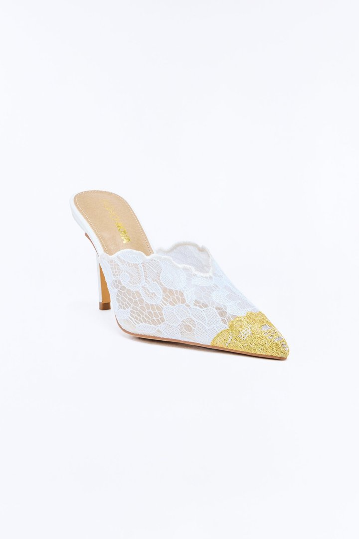 Romantic Weekend Lace Stiletto Pumps - White
