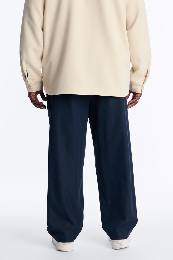 Nelson Pleated Hybrid Relaxed Pant - Navy