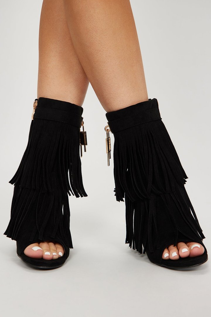 New Girl On Da Block Flat Sandals - Black