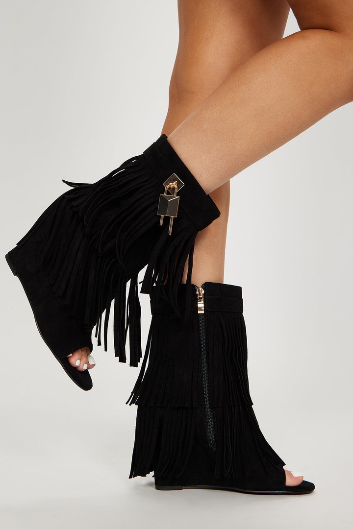 New Girl On Da Block Flat Sandals - Black
