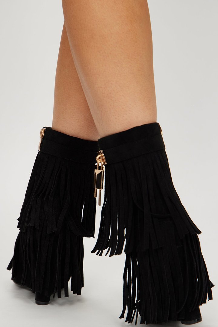 New Girl On Da Block Flat Sandals - Black