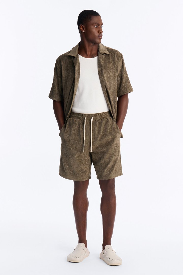 Relaxed Field Of Paisley Short - Olive