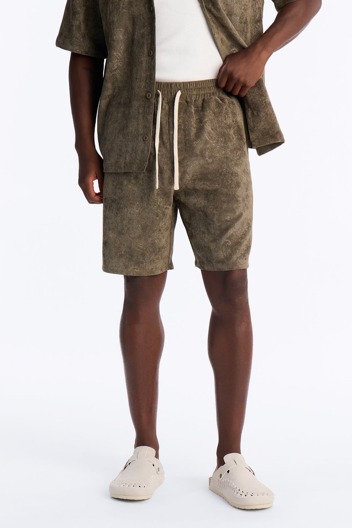 Relaxed Field Of Paisley Short - Olive
