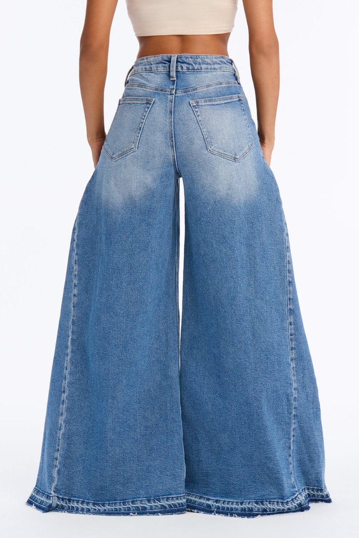 Coastline Pleated Stretch Wide Leg Jeans - Medium Wash
