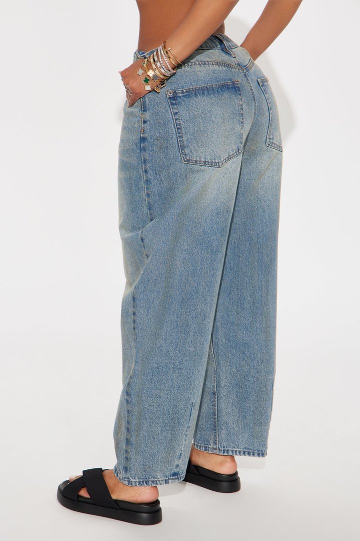 Classic Barrel Leg Jeans - Medium Wash