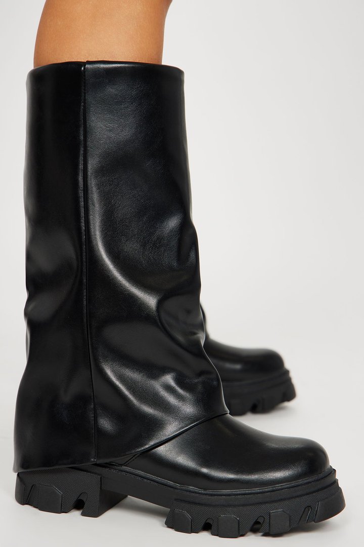 Showing Up Overlay Boots - Black