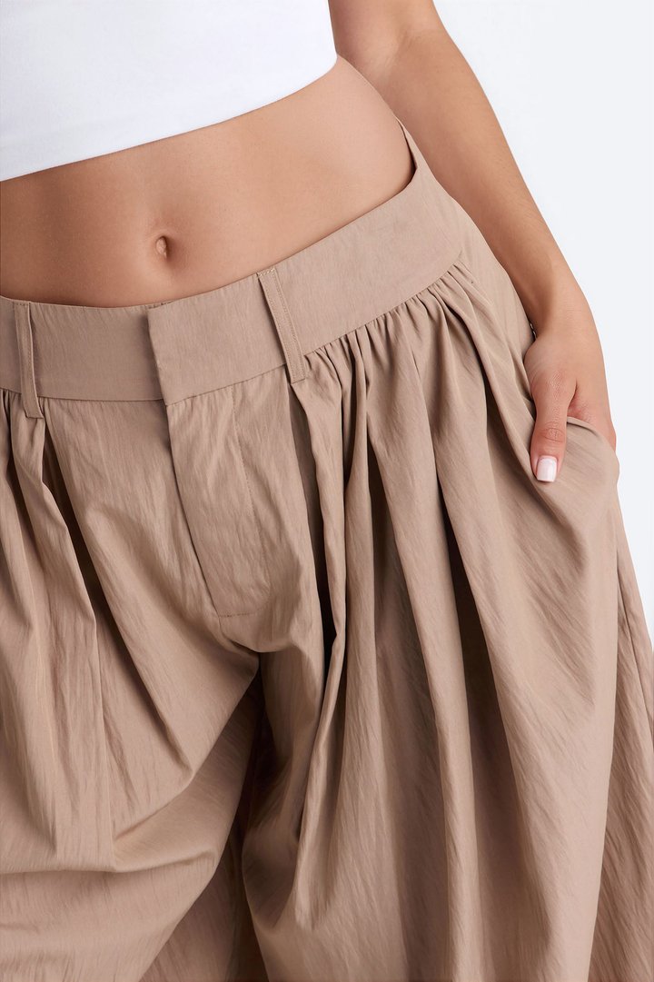Laynee Lightweight Pleated Barrel Leg Trouser - Beige