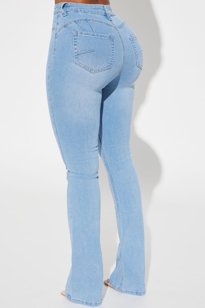 Mesa Booty Lifting Stretch Bootcut Jeans - Light Wash
