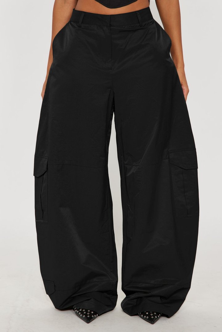 Amania Windbreaker Cargo Pant - Black