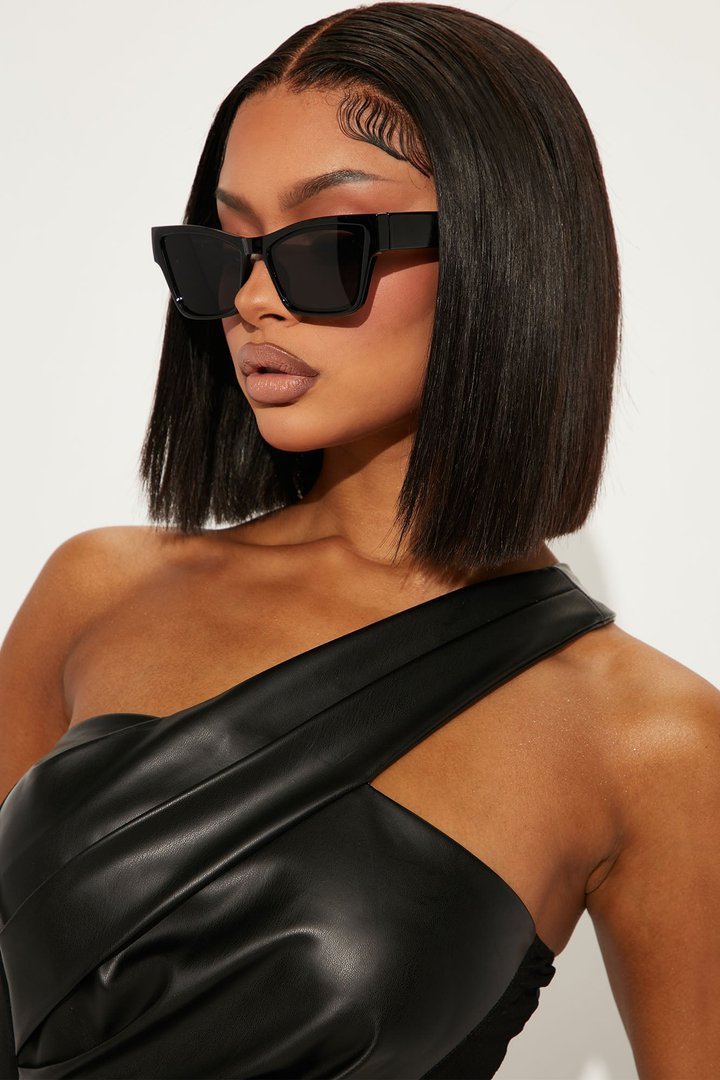 Leaving You On Read Sunglasses - Black