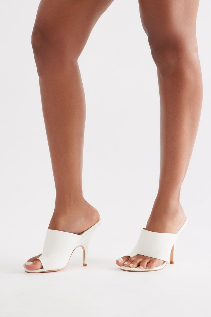 Nicolette Faux Leather Toe Ring Mules - White