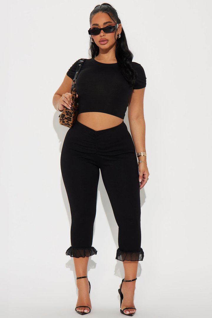 Charlotte Ruffle Capri Legging - Black