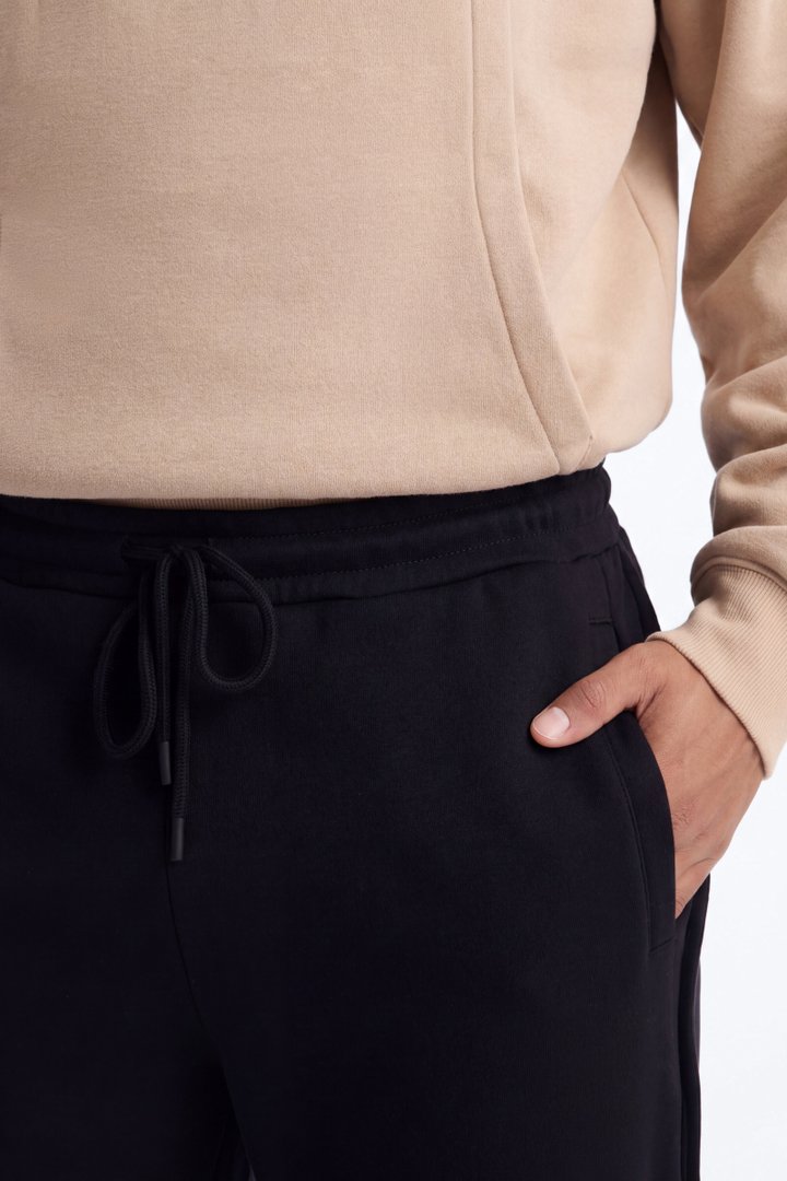Tayson Wavy Straight Sweatpants - Black