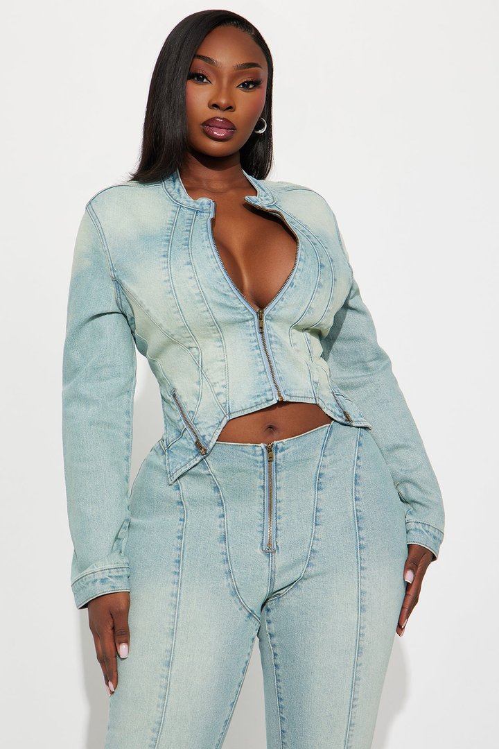 She's A Stunner Denim Jacket - Vintage Wash