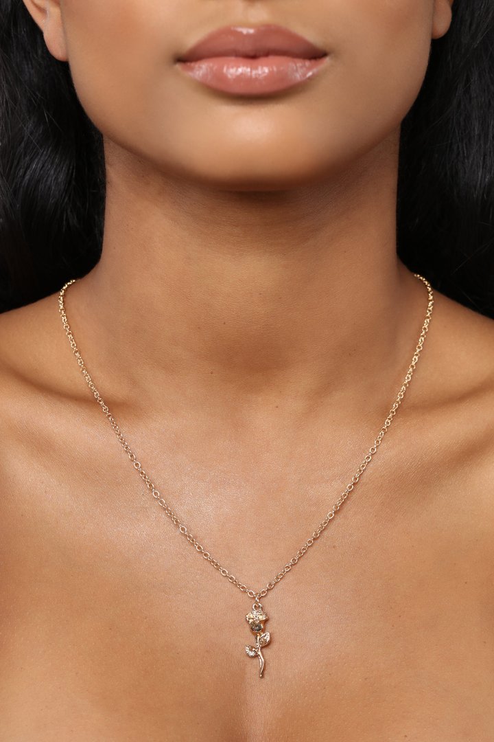 Rose To The Occasion Necklace - Gold