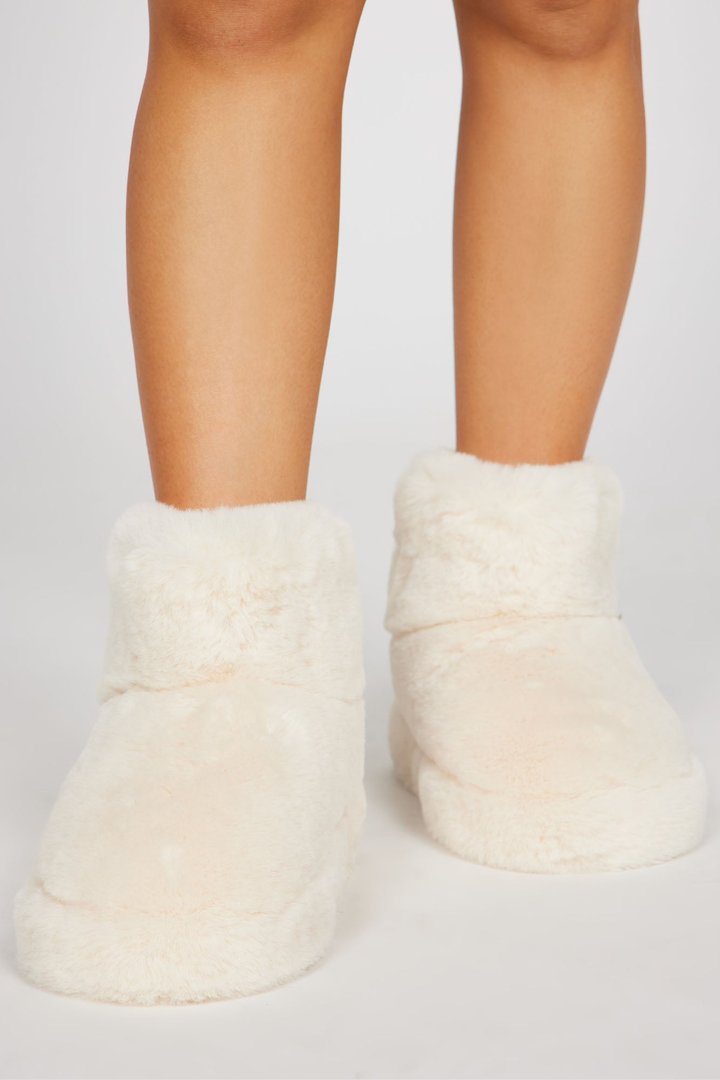 A Cozy Night Booties - Cream
