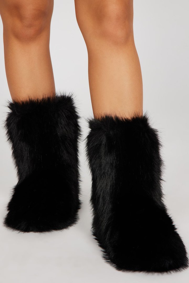 Chilly Days Booties - Black
