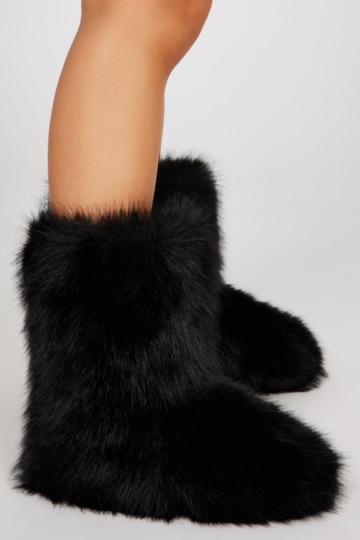 Chilly Days Booties - Black