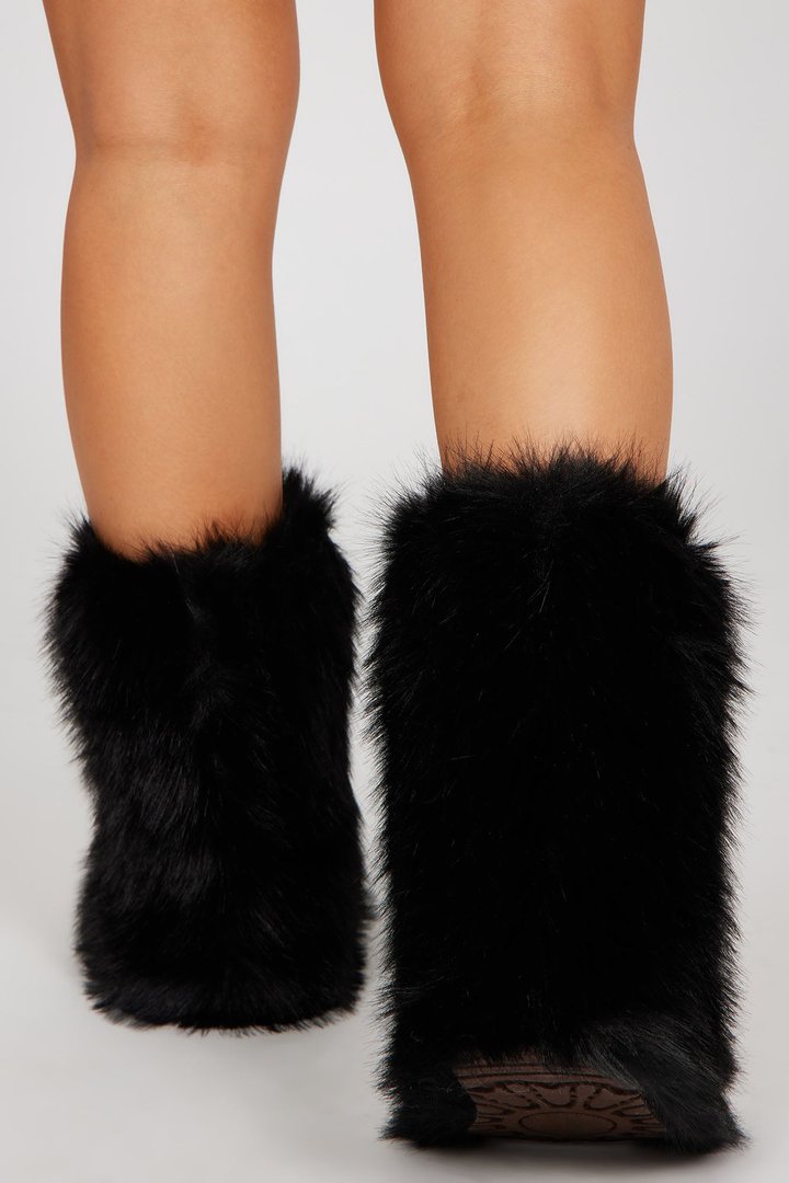 Chilly Days Booties - Black