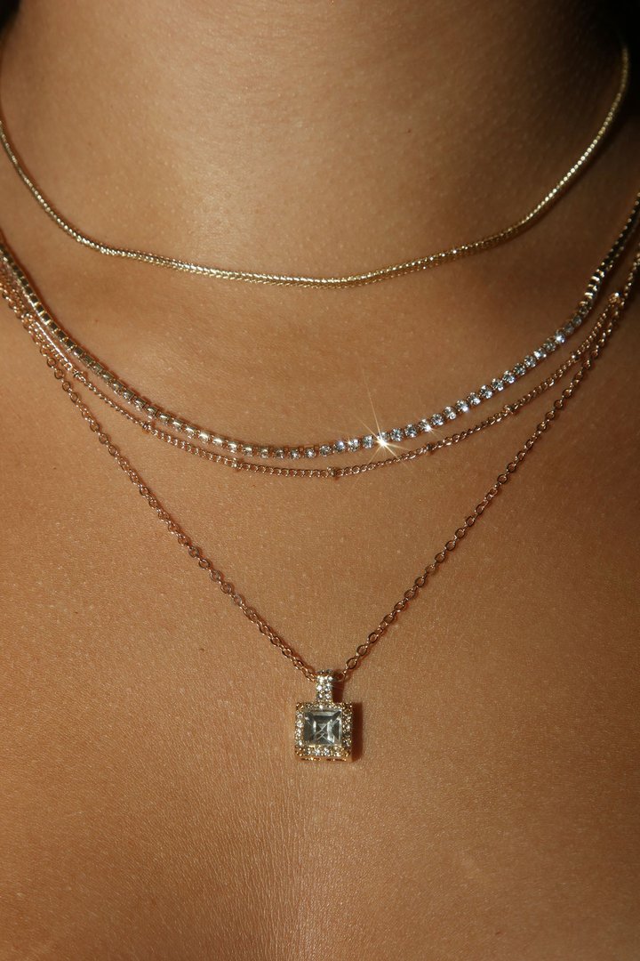 Simple Touch Layered Necklace - Gold