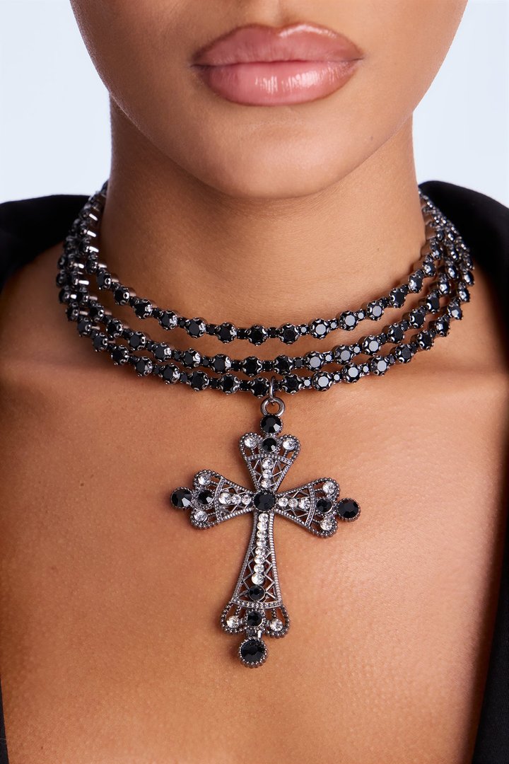 A Bit Sinful Pendant Choker Necklace - Black