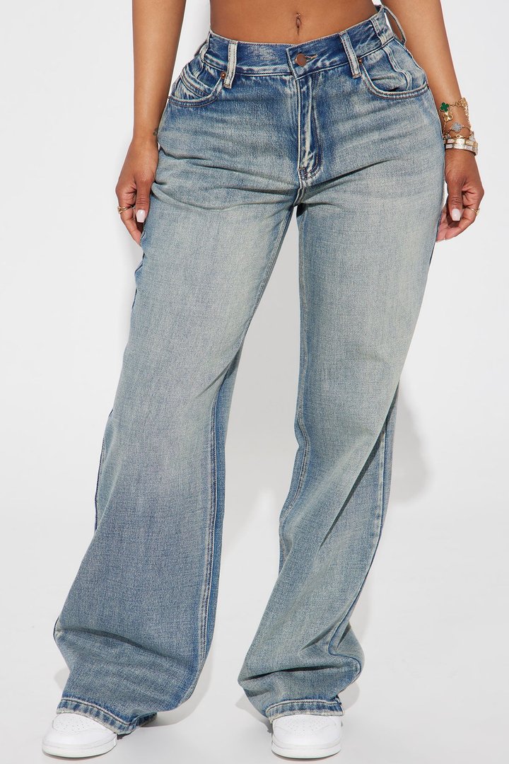 Ain't That Sweet Tinted Baggy Jeans - Light Wash