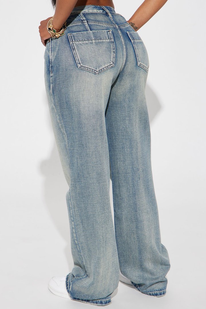 Ain't That Sweet Tinted Baggy Jeans - Light Wash