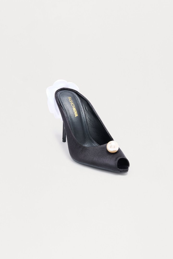Lavy Pearl Flower Pumps - Black