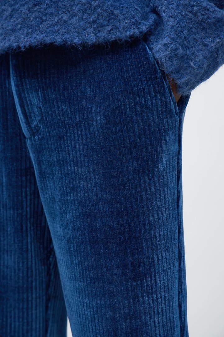 Straight Ashwood Cord Pant - Navy