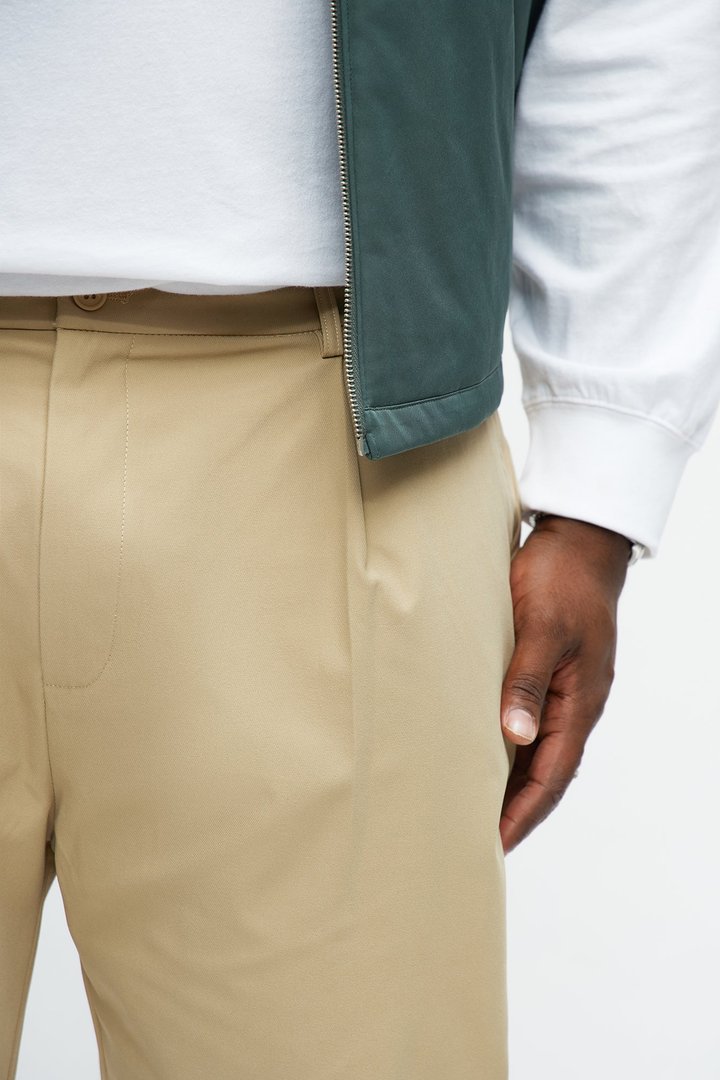 Straight Sterling Pleated Pants - Beige