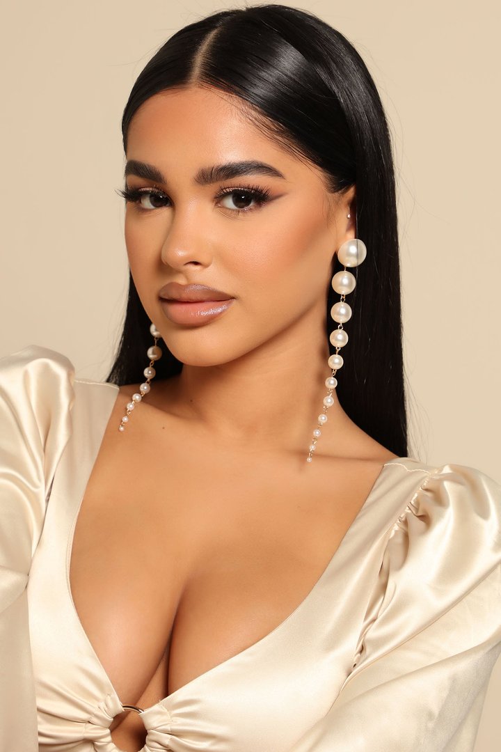 Pearly Icon Linear Earrings - Gold
