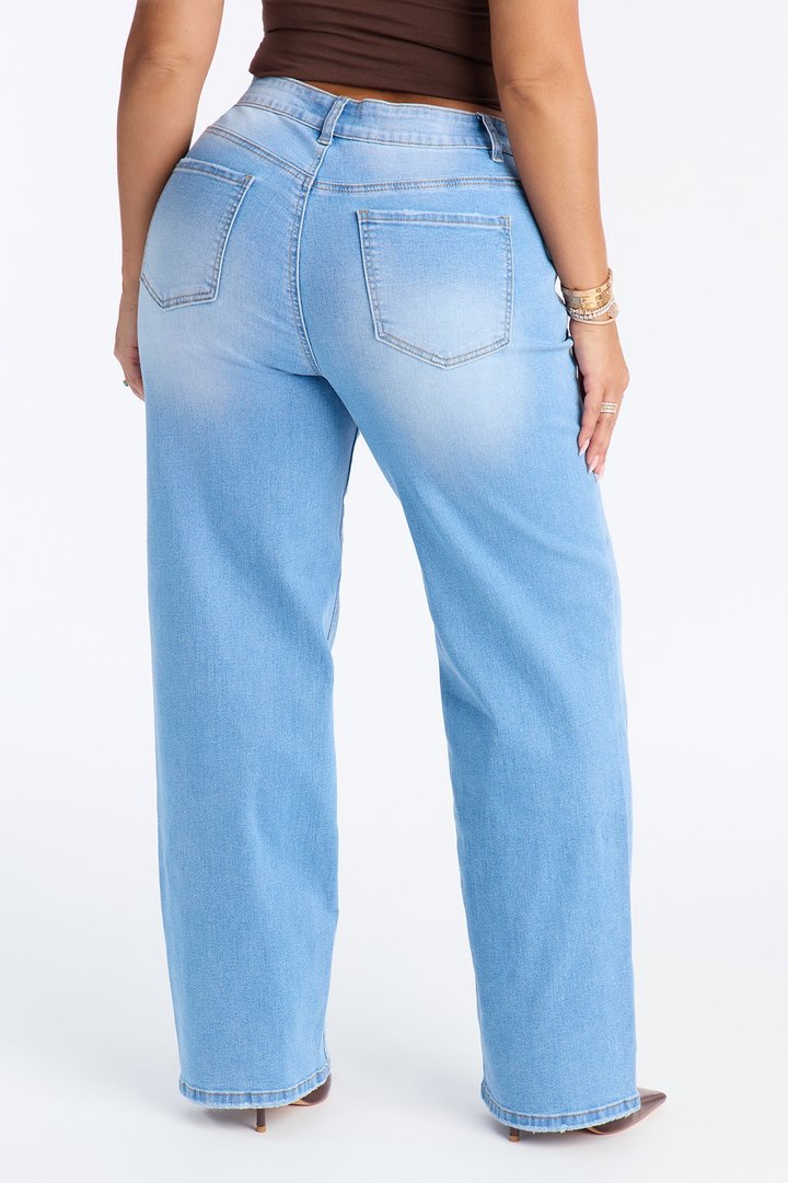Lila High Rise Stretch Straight Leg Jeans - Light Wash