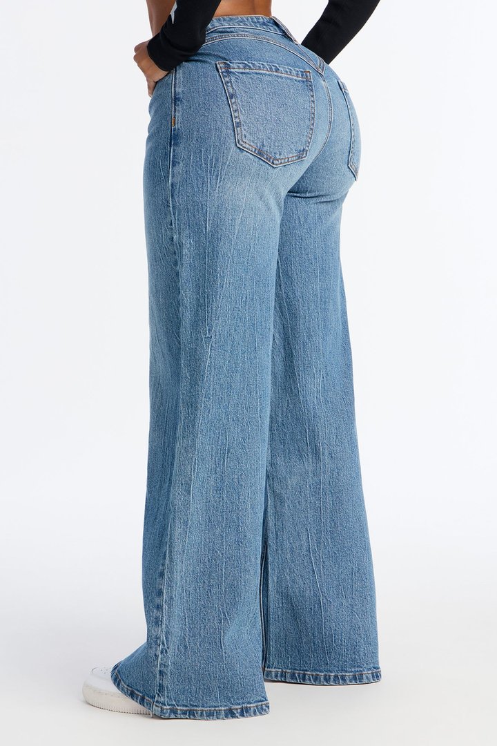 Sweetheart Stretch Wide Leg Jeans - Medium Wash