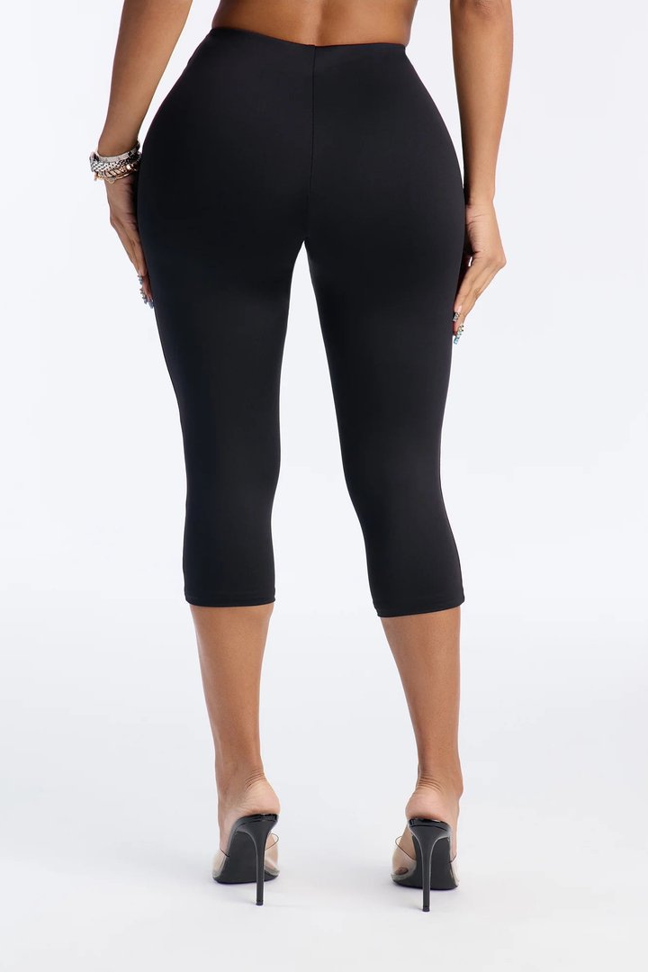 Contour Double Lined Capri Pant - Black