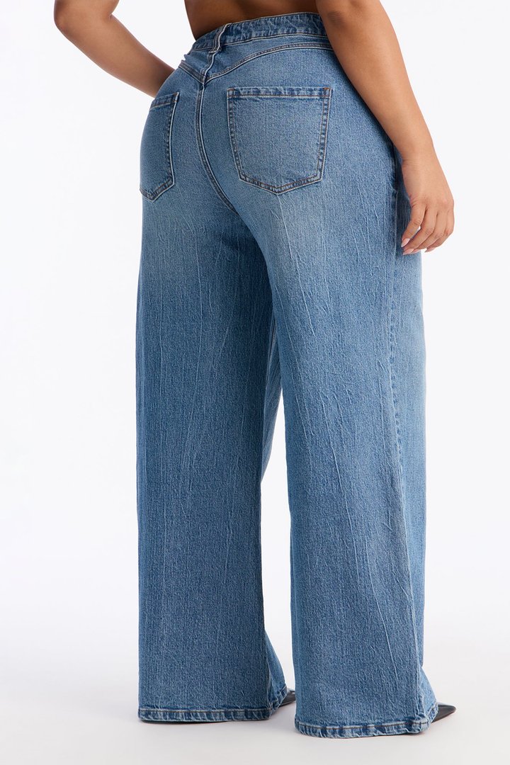 Sweetheart Stretch Wide Leg Jeans - Medium Wash