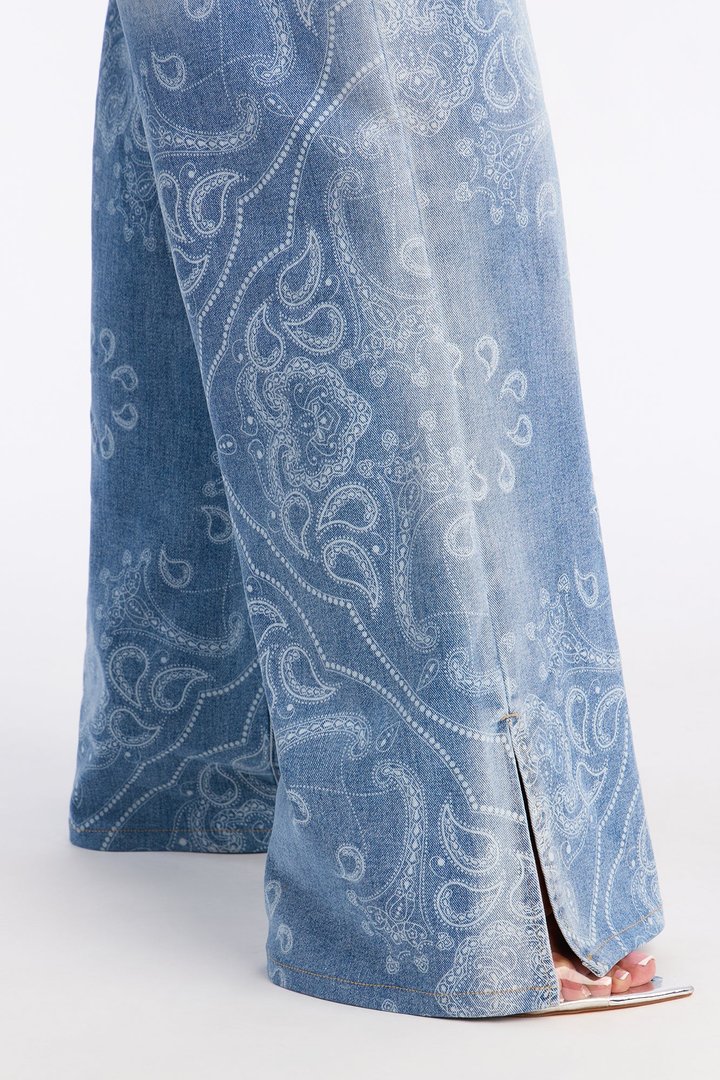 Playa Days Stretch Wide Leg Jeans - Light Wash