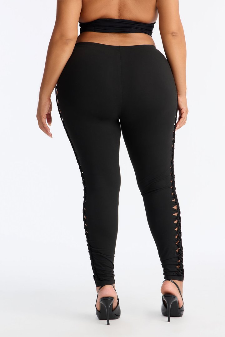 Prim Cut Out Mid Rise Legging - Black