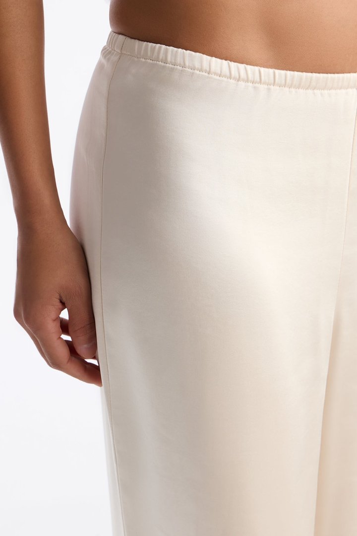 Luxurious Living Pull On Satin Wide Leg Pant 33″ - Cream