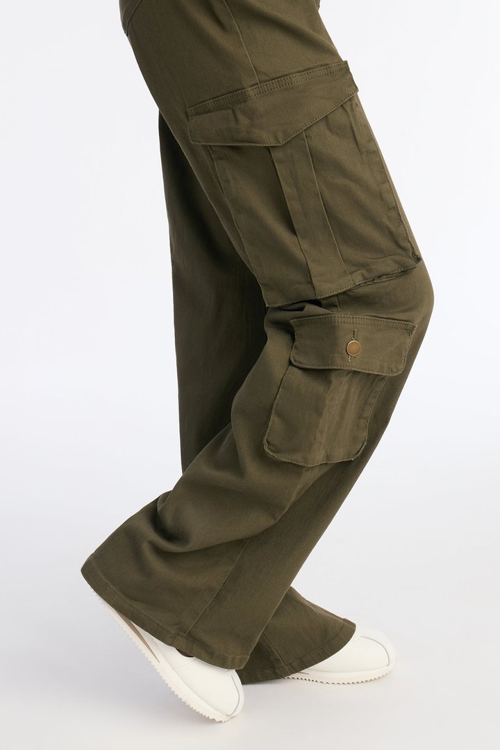 Shoot Your Shot Solid Cargo Pant - Olive