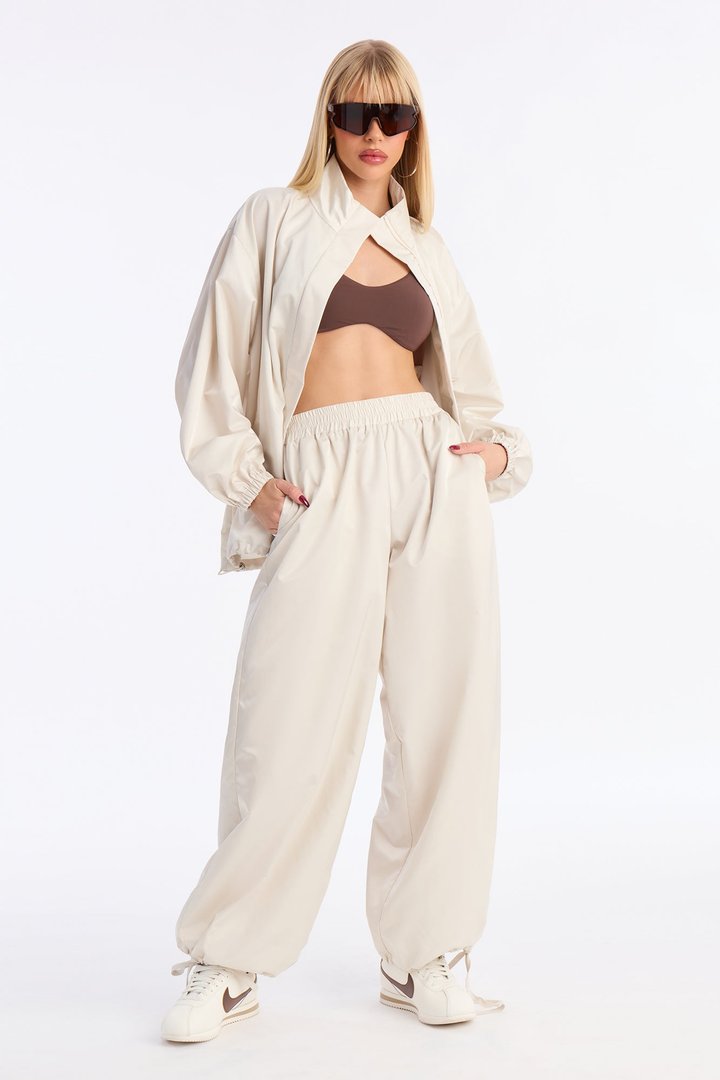 On Cloud Fine Windbreaker Jogger Set - Cream