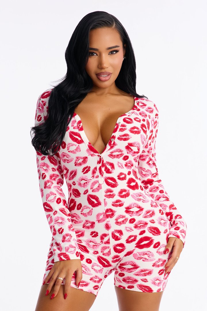 Muchos Besos Ribbed Long Sleeve PJ Romper Onesie - White/combo
