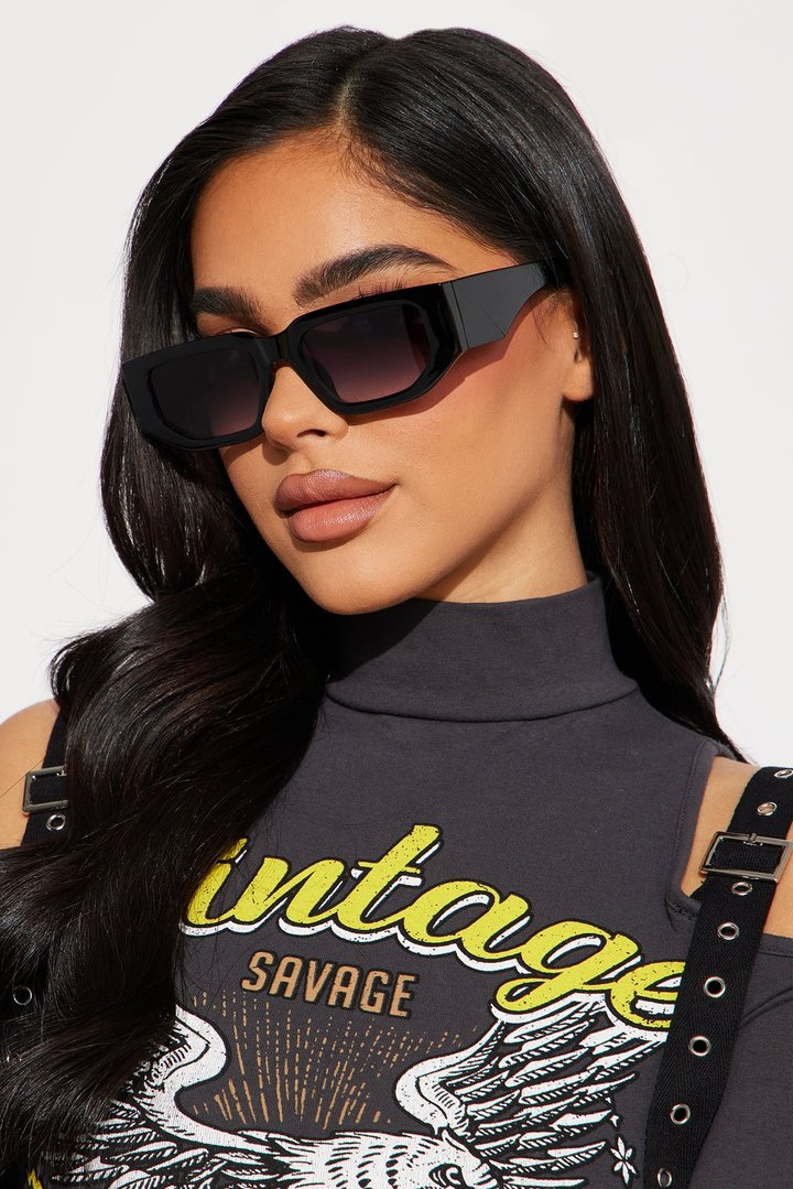 Meet In Downtown Sunglasses - Black